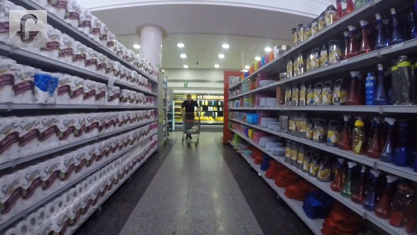 Un periodista de EE.UU. visita un hipermercado de Caracas y no halla estantes vacíos (VIDEO)