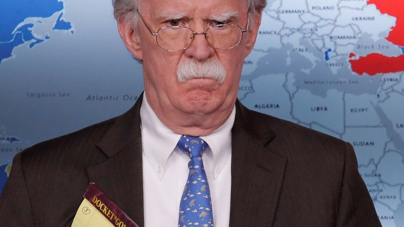 Bolton amenaza a Venezuela y su Ejército con más sanciones por impedir paso de "ayuda humanitaria"