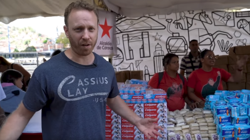 "Detrás de mí está la pasta de dientes que según la CNN no existe en Venezuela": Periodista de EE.UU. visita mercados en Caracas (VIDEO)