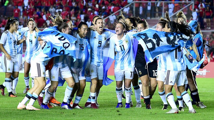 El movimiento de mujeres en Argentina derriba las barreras del machismo en el fútbol