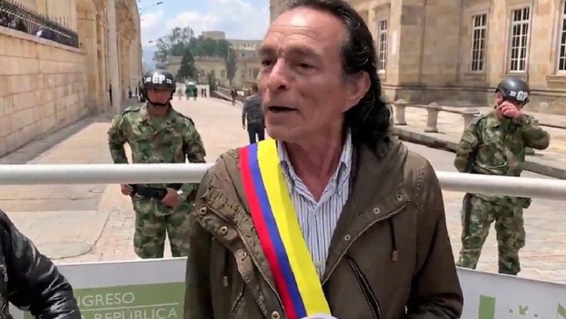 "Voy a arreglar con EE.UU. para que saque sus bases militares": Un hombre se autoproclama 'presidente' de Colombia (VIDEOS)