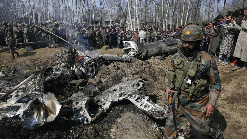 PRIMERAS IMÁGENES: Helicóptero de la Fuerza Aérea India se estrella en Cachemira dejando tres muertos