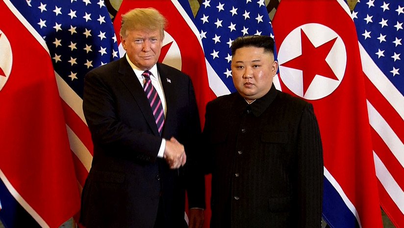 La segunda cumbre de Trump y Kim arranca en Hanói con un apretón de manos