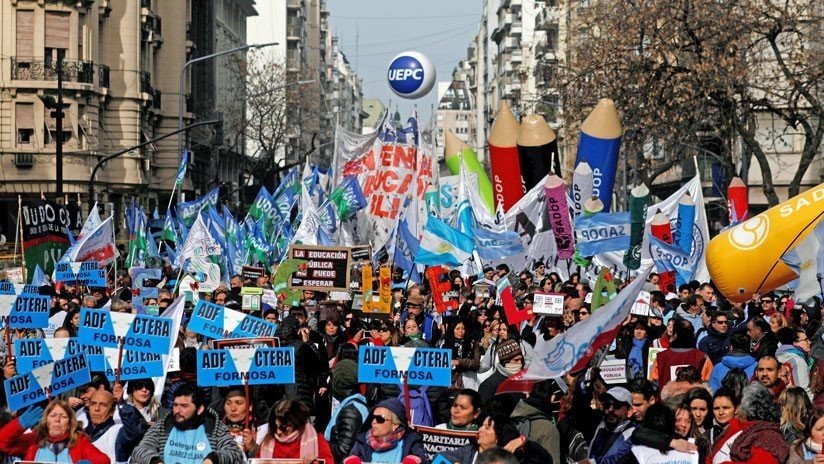 Los docentes de Argentina anuncian un paro de 72 horas y no comenzarán las clases en todo el país