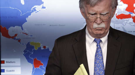Bolton llama a otros países a reconocer a Guaidó como "presidente" de Venezuela