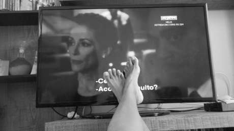 Estudio: Las personas que ven televisión más de dos horas diarias podrían desarrollar cáncer