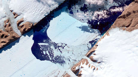 Otra grieta en uno de los glaciares más grandes de Groenlandia alarma a los científicos (FOTO)