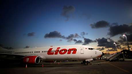 Videos desde la cabina del Boeing indonesio que se salió de la pista durante una fuerte tormenta