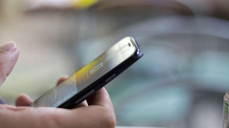 Escritora gana la oportunidad de conseguir 100.000 dólares renunciando a su 'smartphone' por 365 días (VIDEO)