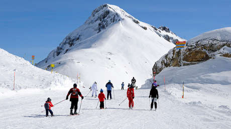 Varias personas sepultadas tras una avalancha de nieve en una estación de esquí en Suiza
