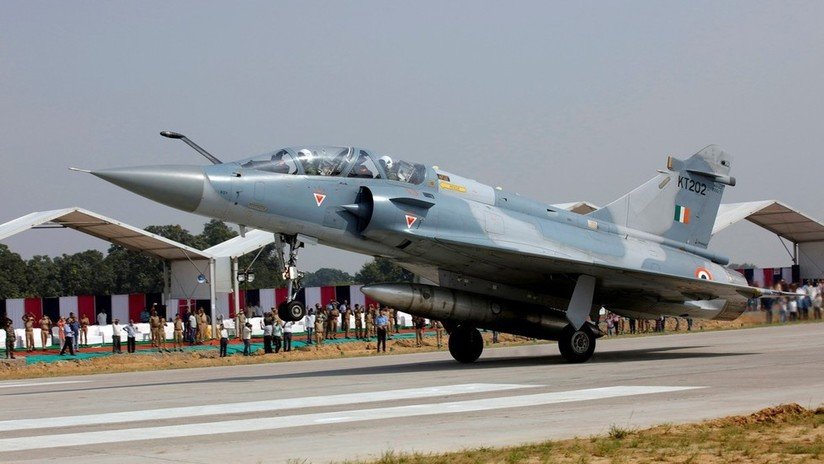 VIDEO: Periodista publica un supuesto combate entre aviones de la India y Pakistán