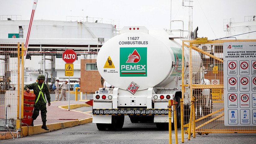 La Marina de México descubre tomas ilegales de combustible en un campo de golf de Pemex