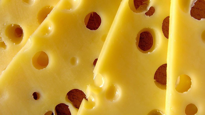 'Cheese challenge': ¿por qué los padres lanzan rodajas de queso a sus bebés? (VIDEOS)