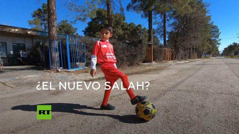 Este niño de 7 años repite los trucos con balón de Mohamed Salah