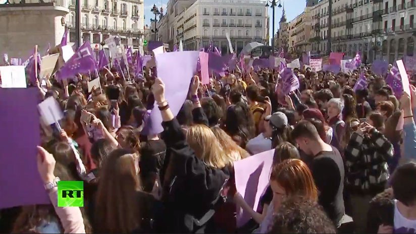 VIDEO: Una gran huelga feminista tiñe de violeta las calles de Madrid 