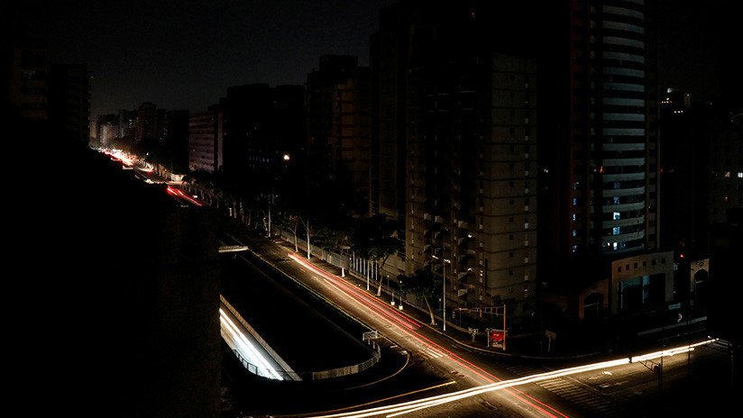 Más de 50 horas sin luz: Venezuela resiste a la oscuridad (FOTOS)