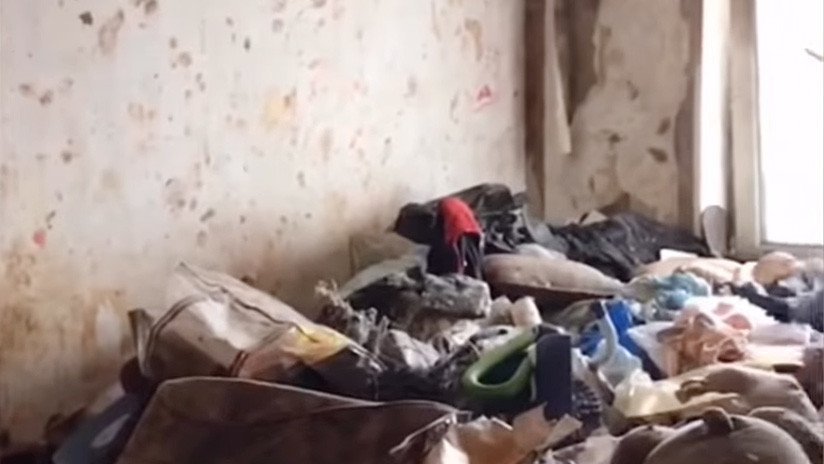 Una jungla de basura: Rescatan a una niña 'Mowgli' rusa abandonada por su madre en el apartamento (VIDEO)