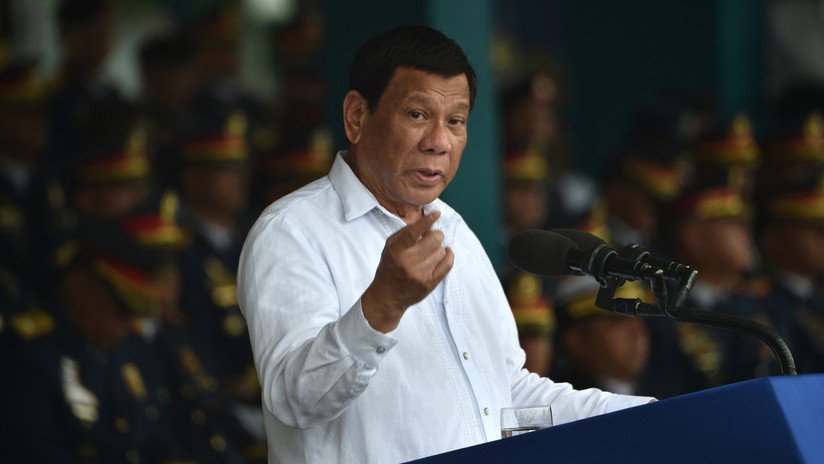 "Dios les dio un pene": Rodrigo Duterte insta a las mujeres a mantenerse lejos de los curas