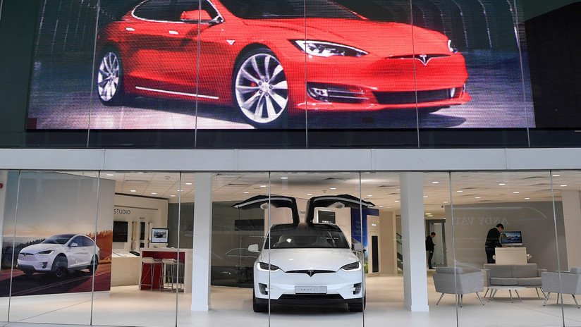 Tesla renuncia a su estrategia de cerrar sus tiendas y subirá el precio de sus coches eléctricos