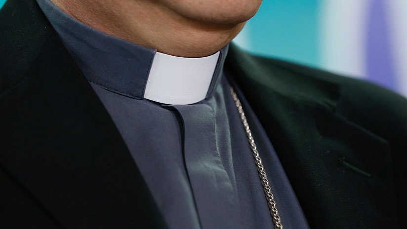 Orgías, sexo oral y 13 amantes: La iglesia readmite a un sacerdote italiano implicado en varios escándalos