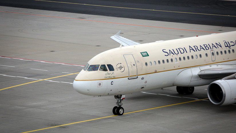 Un avión regresa de emergencia al aeropuerto porque una pasajera dejó olvidado a su bebé