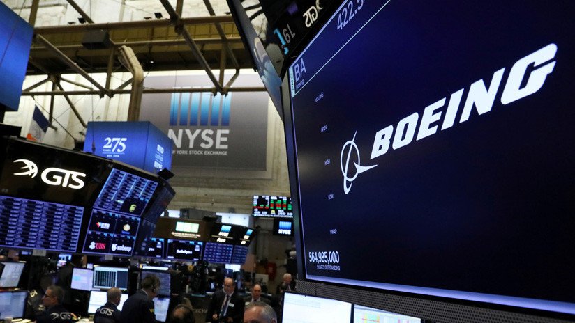 Las acciones de Boeing vuelven a desplomarse a medida que más países prohíben vuelos 