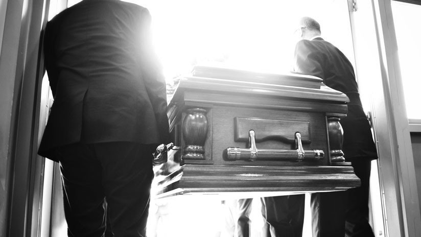 "¡Esta no es mi abuela!": Una funeraria pierde un cuerpo y lo reemplaza con el de una desconocida
