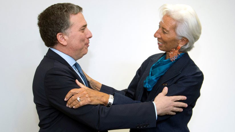 El ministro de Hacienda de Argentina se reúne con Christine Lagarde en la sede del FMI
