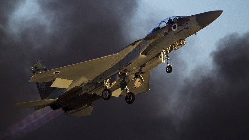 Israel ataca objetivos en la Franja de Gaza en respuesta al lanzamiento de cohetes contra Tel Aviv