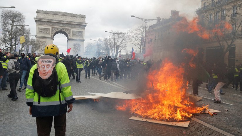 Un productor de Ruptly, herido mientras transmitía las protestas de 'chalecos amarillos' en París