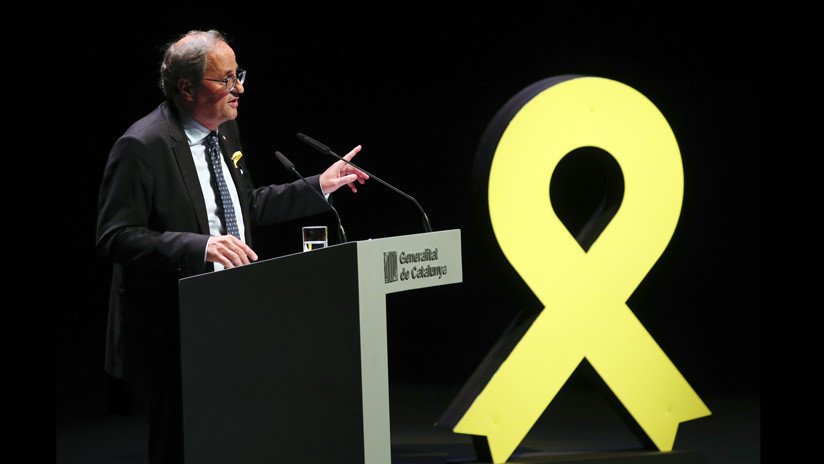 El presidente de Cataluña podría ser inhabilitado tras su negativa a retirar los lazos amarillos del independentismo