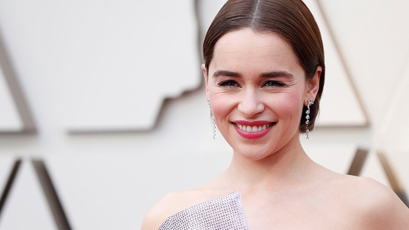 "Estaba convencida de que no iba a sobrevivir": Emilia Clarke revela que se sometió a tres cirugías cerebrales desde el estreno de 'Juego de Tronos'