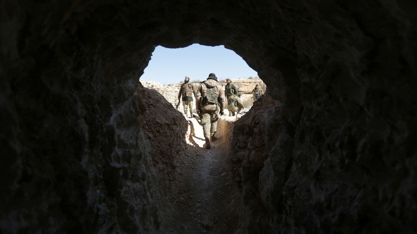 Terroristas del EI se esconden en cuevas atemorizados por los decisivos combates en Siria 