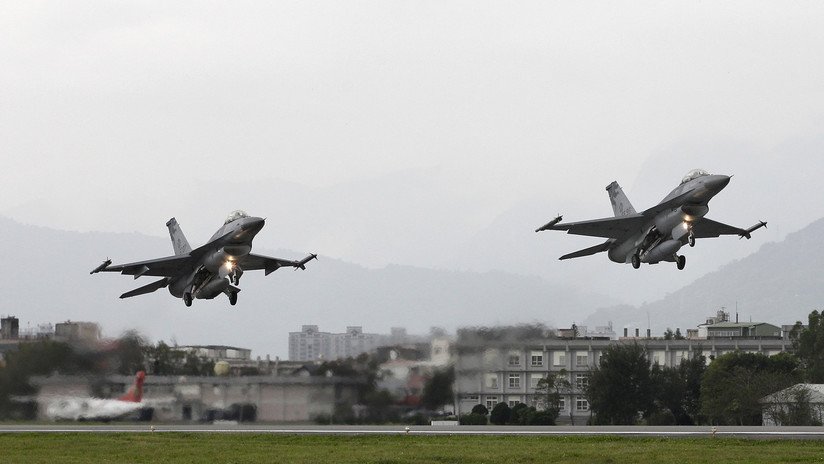 Bloomberg: Asesores de Trump apoyan la venta de más de 60 cazas F-16 a Taiwán