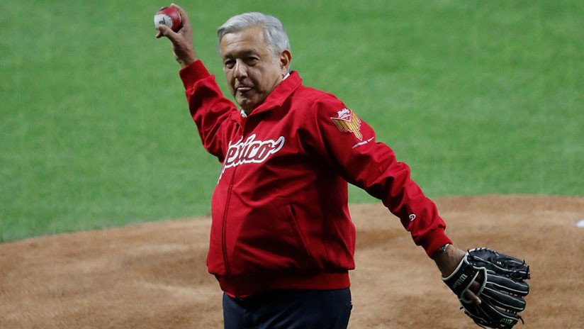 México: López Obrador recibe abucheos "de la porra fifí" en la inauguración de un estadio de béisbol