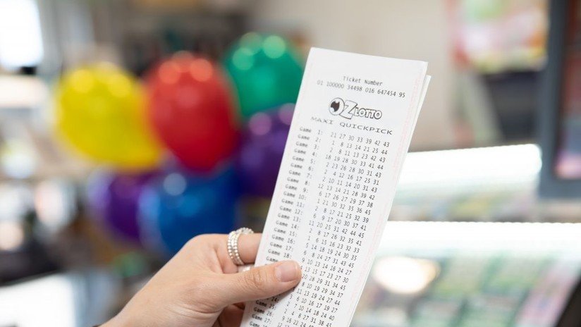 Un obrero gana decenas de millones de dólares en la lotería comprando dos veces el mismo boleto