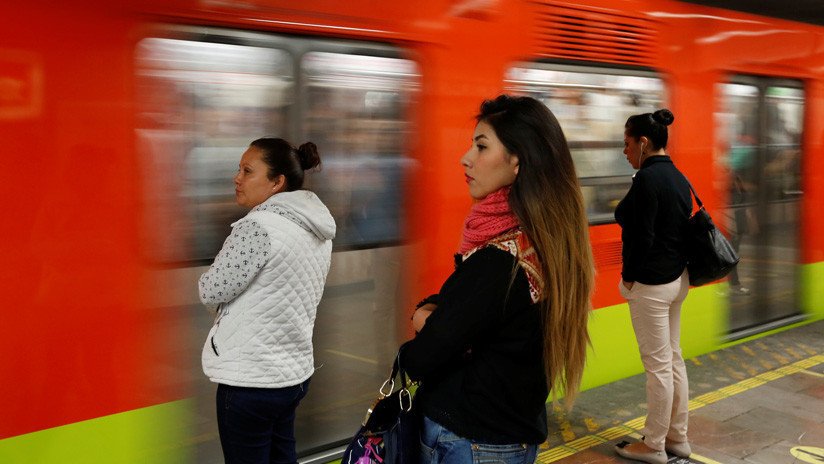 Investigan sitios de internet que publican fotos de pasajeras del Metro de Ciudad de México