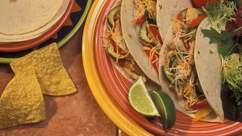 "¡Estamos en América!": Cliente de un restaurante de tacos en EE.UU. pierde los estribos por una frase del menú escrita "en mexicano" (VIDEO)