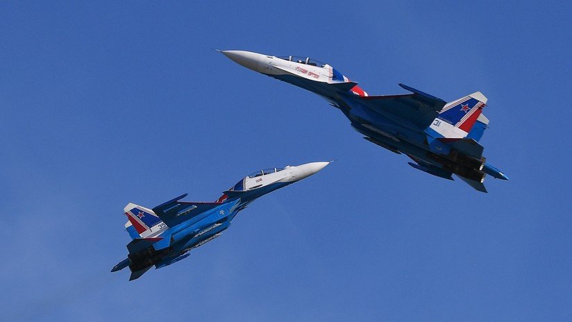 VIDEO: Pilotos de Rusia realizan acrobacias aéreas con el caza actualizado Su-30SM