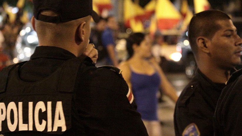 Detienen a seis policías argentinos por agredir brutalmente a una pareja gay
