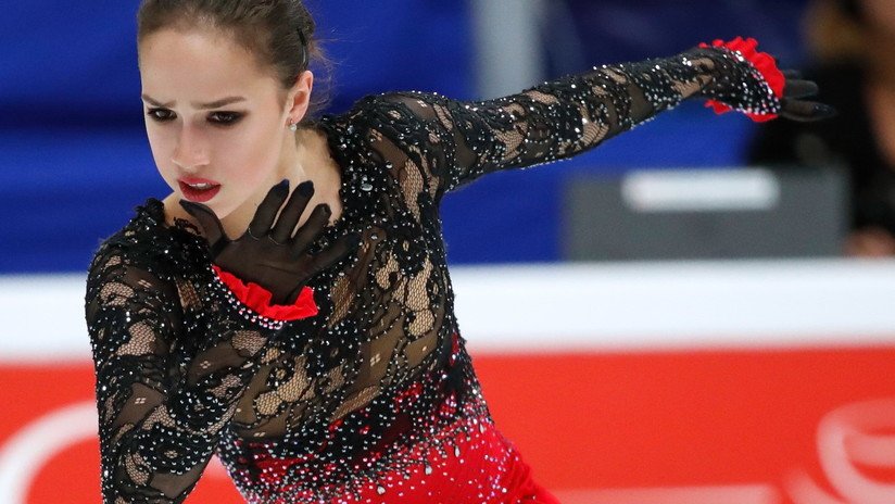 Campeona olímpica rusa de patinaje artístico participó pese a una grave quemadura en las competiciones nacionales (FOTO)