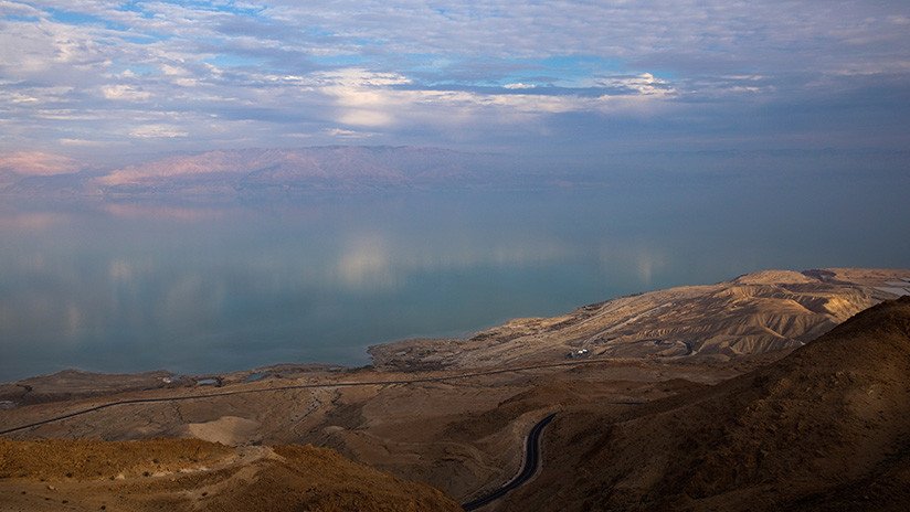 Hallan "uno de los ecosistemas más extremos del planeta" bajo el lecho del mar Muerto