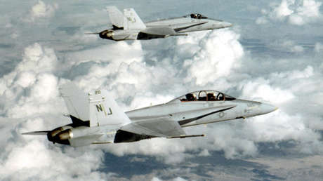 California: Colisionan en pleno vuelo dos cazas F/A-18s