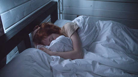 ¿Por qué dormimos? Revelan una importante conexión entre el sueño, las neuronas y el ADN