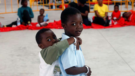 "Hay que ser un psicópata para idear esto": El PP propone retrasar la expulsión de las inmigrantes que den a su hijo en adopción en España