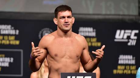 VIDEO: un luchador de la UFC interrumpe una entrevista en directo para pegarse con un contrincante