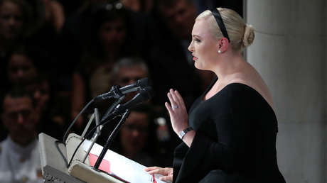 La hija del difunto senador John McCain recrimina a Trump las palabras contra su padre