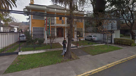 Consulado de Bolivia en Santiago recibe amenazas de bomba en 'venganza' por la muerte de un músico chileno