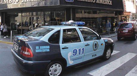 Liberan a la joven argentina implicada junto a su madre en el asesinato a puñaladas del padre