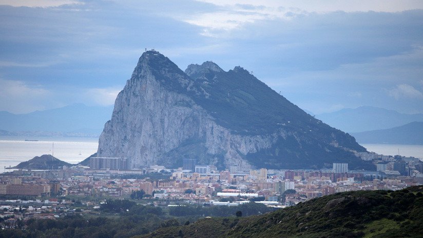 Apartan al eurodiputado británico encargado de negociar la norma que se refiere a Gibraltar como "colonia"